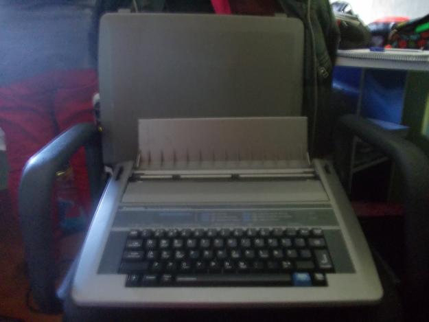 Maquina de escribir electrica Panasonic-R191