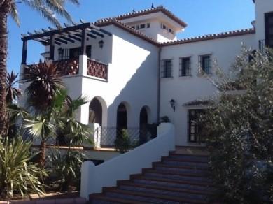 Chalet con 8 dormitorios se vende en Alhaurin el Grande
