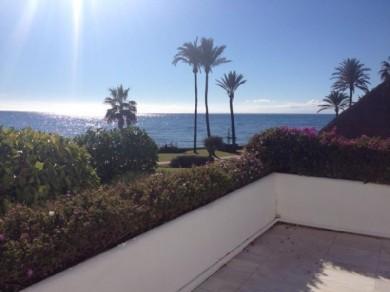 Apartamento con 2 dormitorios se vende en Estepona, Costa del Sol