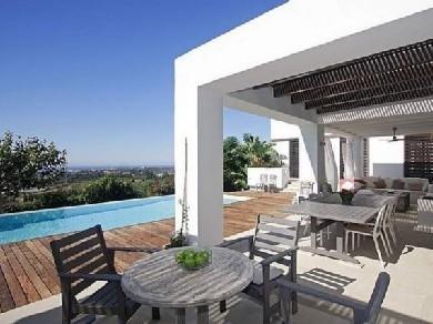 Chalet con 4 dormitorios se vende en Benahavis, Costa del Sol