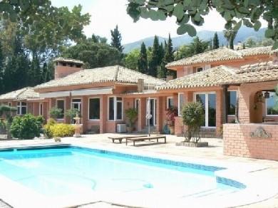 Chalet con 6 dormitorios se vende en Benalmadena Costa, Costa del Sol