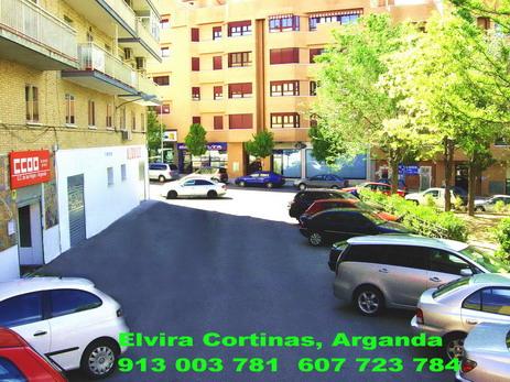 Alquilo local que da a 3 calles 378 m2, junto al Metro Arganda del Rey de Madrid