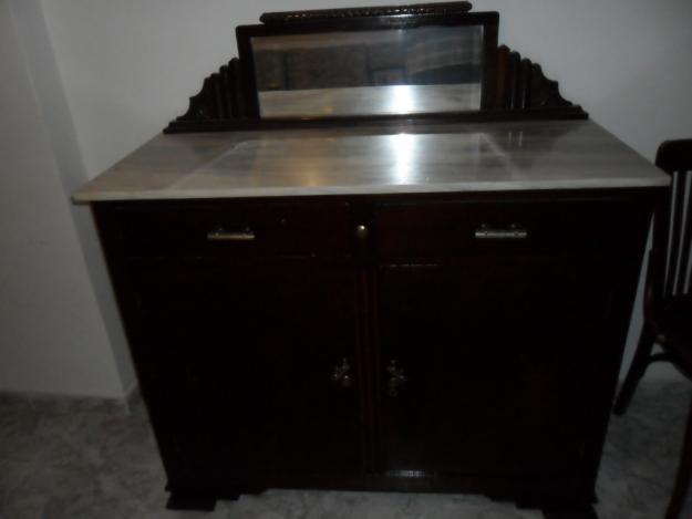 Comoda antigua de madera