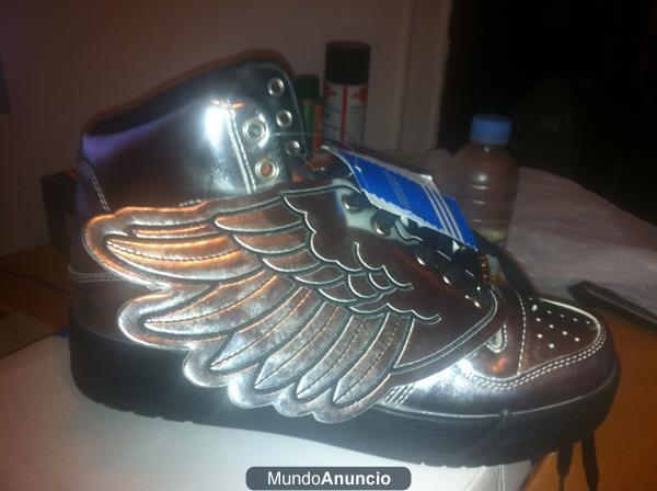 Se vende Adidas Silver Jeremy Scott Alas.