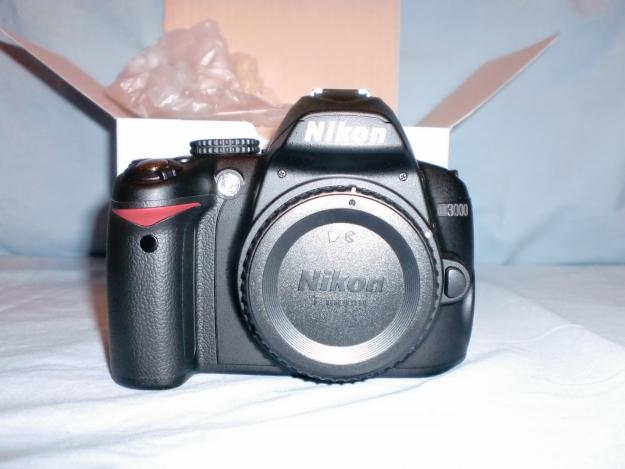 Vendo nikon d3000 + objetivo 18-55 sin estrenar