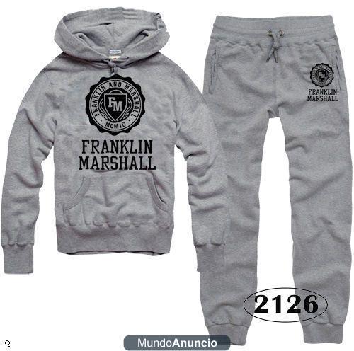 Estilo, color, tamaño regular, diferentes estaciones del año, la ropa, los pantalones. .