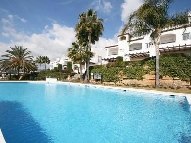 Adosado con 3 dormitorios se vende en Marbella, Costa del Sol