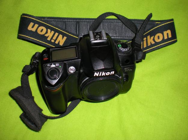 NIKON D70s