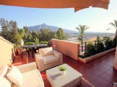 Apartamento con 2 dormitorios se vende en Marbella, Costa del Sol