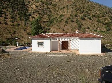 Chalet con 3 dormitorios se vende en Alora