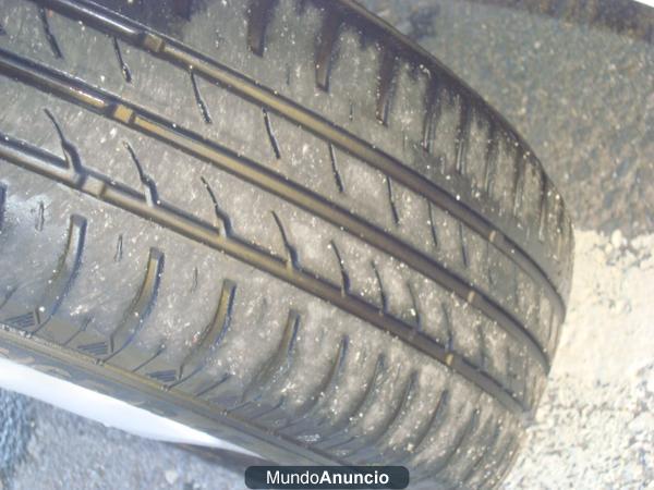 Vendo llantas de acero con neumático montados al 70% de vida útil medidas 195/65/R15