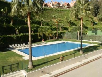 Apartamento con 2 dormitorios se vende en Marbella, Costa del Sol