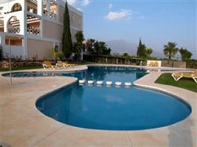 Apartamento con 2 dormitorios se vende en Marbella, Costa del Sol