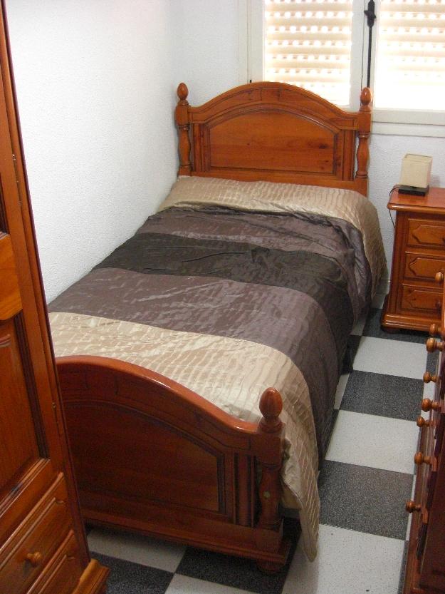 dormitorio completo de madera