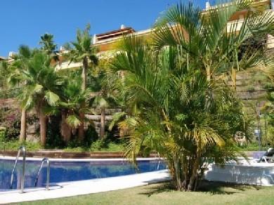 Apartamento con 2 dormitorios se vende en Marbella, Costa del Sol