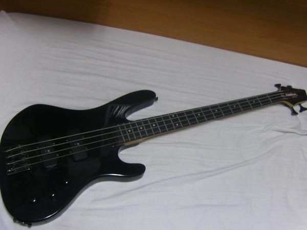 BAJO WASHBURN XB120