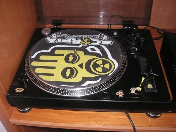 VENDO 2 PLATOS AKIYAMA DJ 1200B