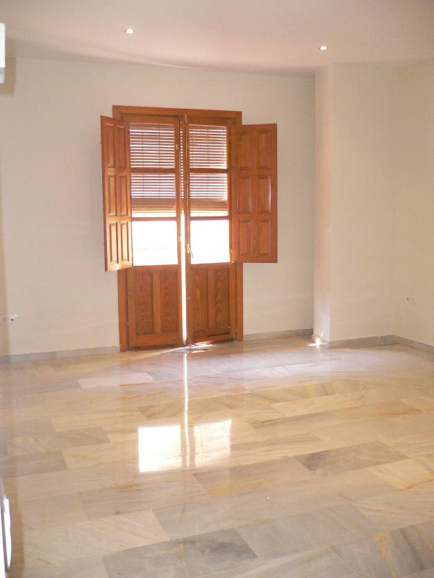 Piso sin muebles, 3 dormitorios y 2 baños