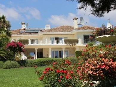 Chalet con 6 dormitorios se vende en Marbella, Costa del Sol