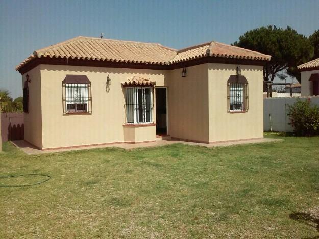 Chalet en chiclana de 3 dormitorios 82.000 euros