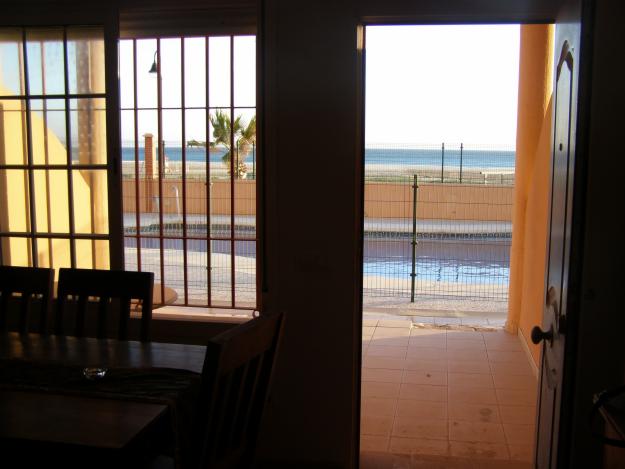 APARTAMENTO A PIE DE PLAYA CON PISCINA!