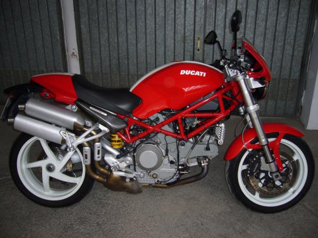 Ducati  Monster  S2R.