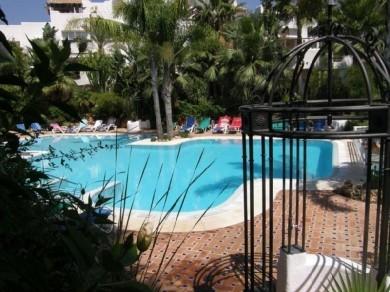 Apartamento con 3 dormitorios se vende en Marbella, Costa del Sol