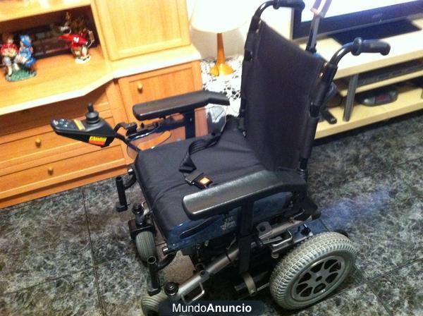 Se vende silla de ruedas casi nueva!