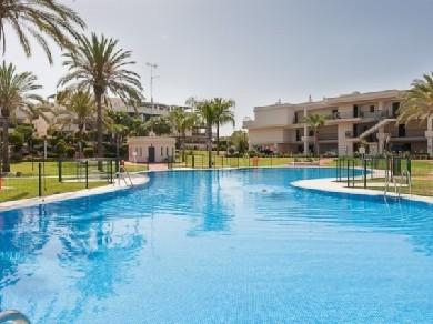 Apartamento con 2 dormitorios se vende en Marbella, Costa del Sol