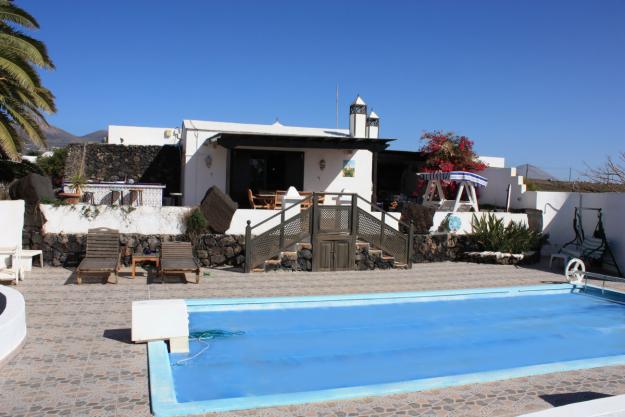 SE VENDE UNA PRECIOSA VILLA EN PUERTO CALERO - LANZAROTE