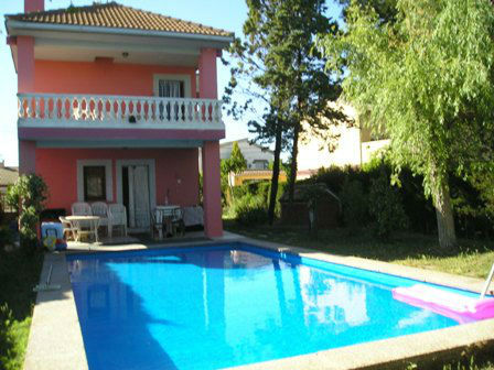 Alquiler de chalet con piscina privada.