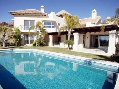 Chalet con 5 dormitorios se vende en Estepona, Costa del Sol