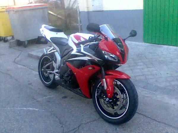 VENDO HONDA CBR 600 RR 2008 TRICOLOR