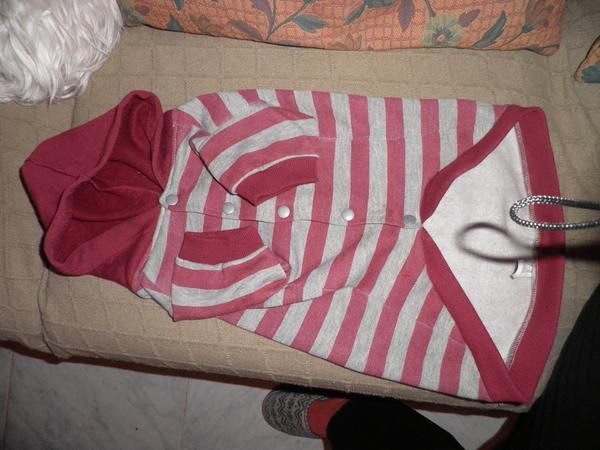 vendo sudadera de perro 40 cm 14.50e,todo gasto de envio incluidos