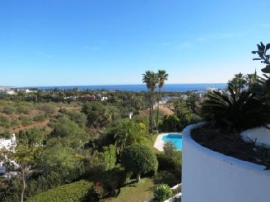 Apartamento con 3 dormitorios se vende en Marbella, Costa del Sol