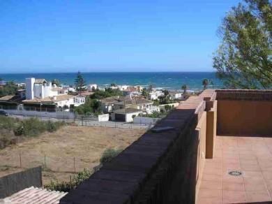 Chalet con 4 dormitorios se vende en Marbella, Costa del Sol