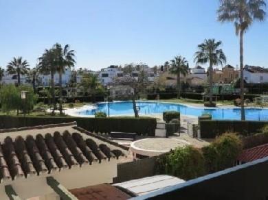 Apartamento con 2 dormitorios se vende en Marbella, Costa del Sol