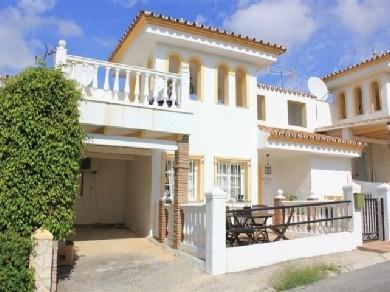 Adosado con 4 dormitorios se vende en Mijas Costa, Costa del Sol
