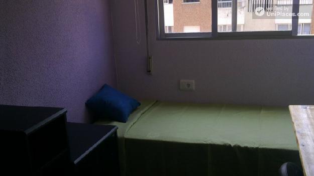 Rooms available - Pleasant 4-bedroom apartment in vibrant Algirós