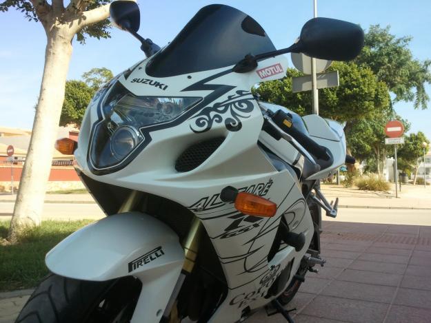 Se vede Suzuki GSXR 600 - K5