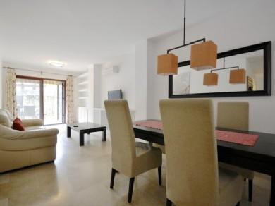 Apartamento con 2 dormitorios se vende en Marbella, Costa del Sol