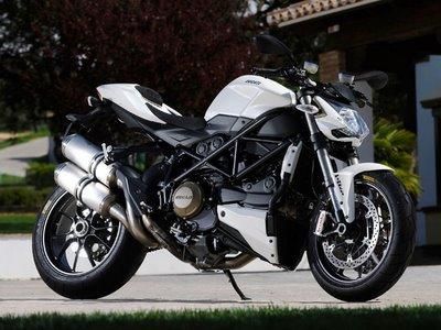 CAMBIO o VENDO DUCATI STREETFIGHTER NUEVA POR COCHE