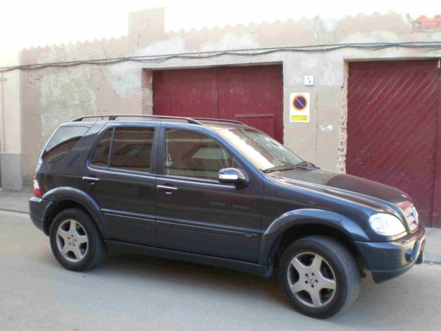 Modelo: Mercedes Clase M ML Color: AZUL-Tipo de cambio: automático