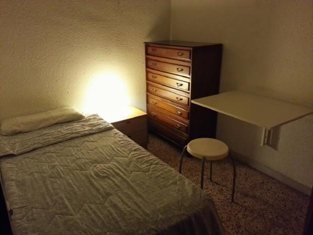 alquiler de habitación individual disponible desde hoy 270 euros