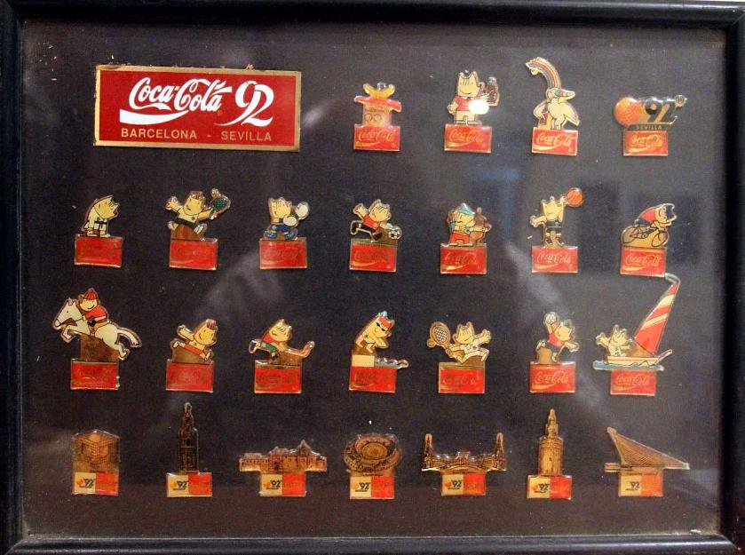 colección enmarcada de pins de CocaCola de los JJOO  de la Expo'92