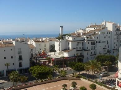 Apartamento con 2 dormitorios se vende en Marbella, Costa del Sol