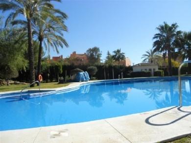 Apartamento con 2 dormitorios se vende en Marbella, Costa del Sol