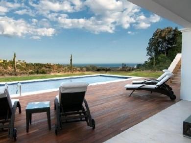 Chalet con 5 dormitorios se vende en Benahavis, Costa del Sol