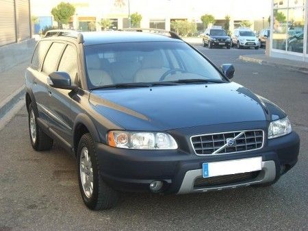 VOLVO XC 70 D5 MOMENTUM - Sevilla