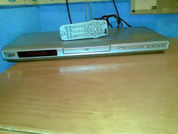 DVD JVC compacto, muy poco uso